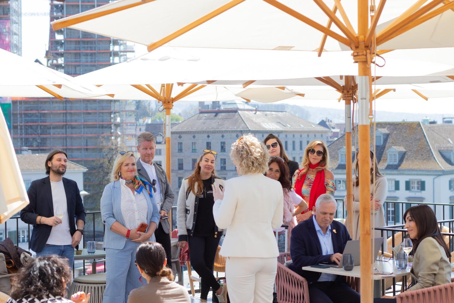 The Nest Rooftop im Storchen Zürich eröffnet die Saison mit neuem Business Lunch